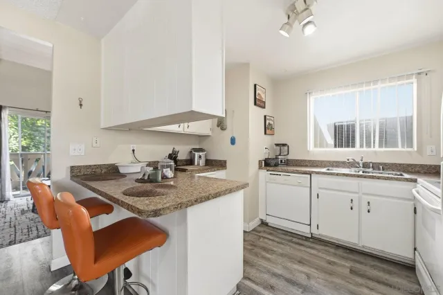 $350,000 | 2566 White Oak Place, Unit 6, Escondido, CA 92027