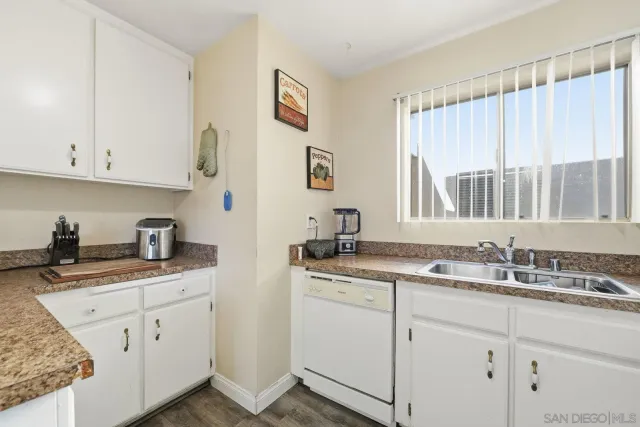 $350,000 | 2566 White Oak Place, Unit 6, Escondido, CA 92027