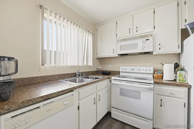 $350,000 | 2566 White Oak Place, Unit 6, Escondido, CA 92027