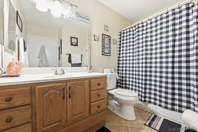 $350,000 | 2566 White Oak Place, Unit 6, Escondido, CA 92027