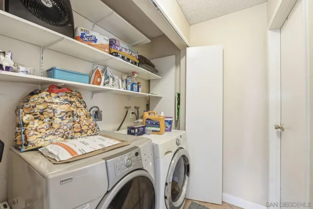 $350,000 | 2566 White Oak Place, Unit 6, Escondido, CA 92027