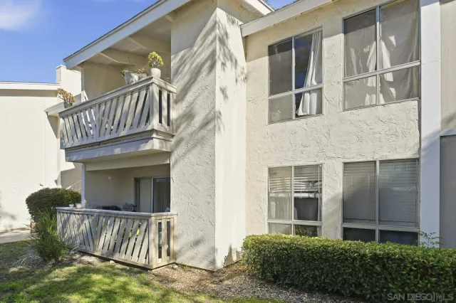$350,000 | 2566 White Oak Place, Unit 6, Escondido, CA 92027