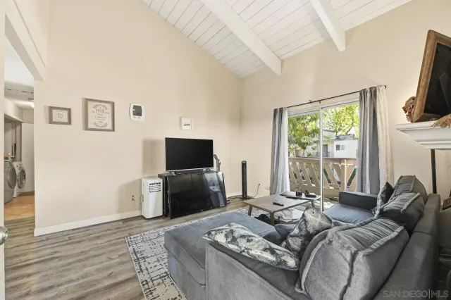 $350,000 | 2566 White Oak Place, Unit 6, Escondido, CA 92027