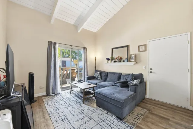 $350,000 | 2566 White Oak Place, Unit 6, Escondido, CA 92027