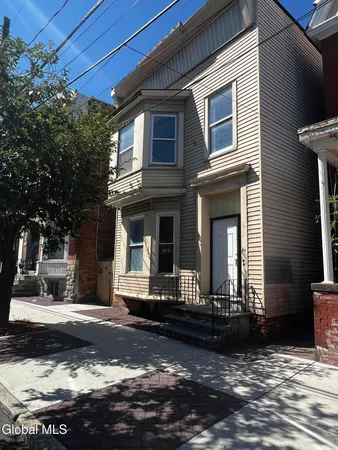 $1,800 | 57 5th Avenue, Unit 2, Troy, NY 12180