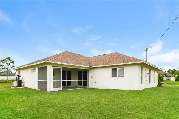 $1,900 | 11 West 9th Street, Lehigh Acres, FL 33972