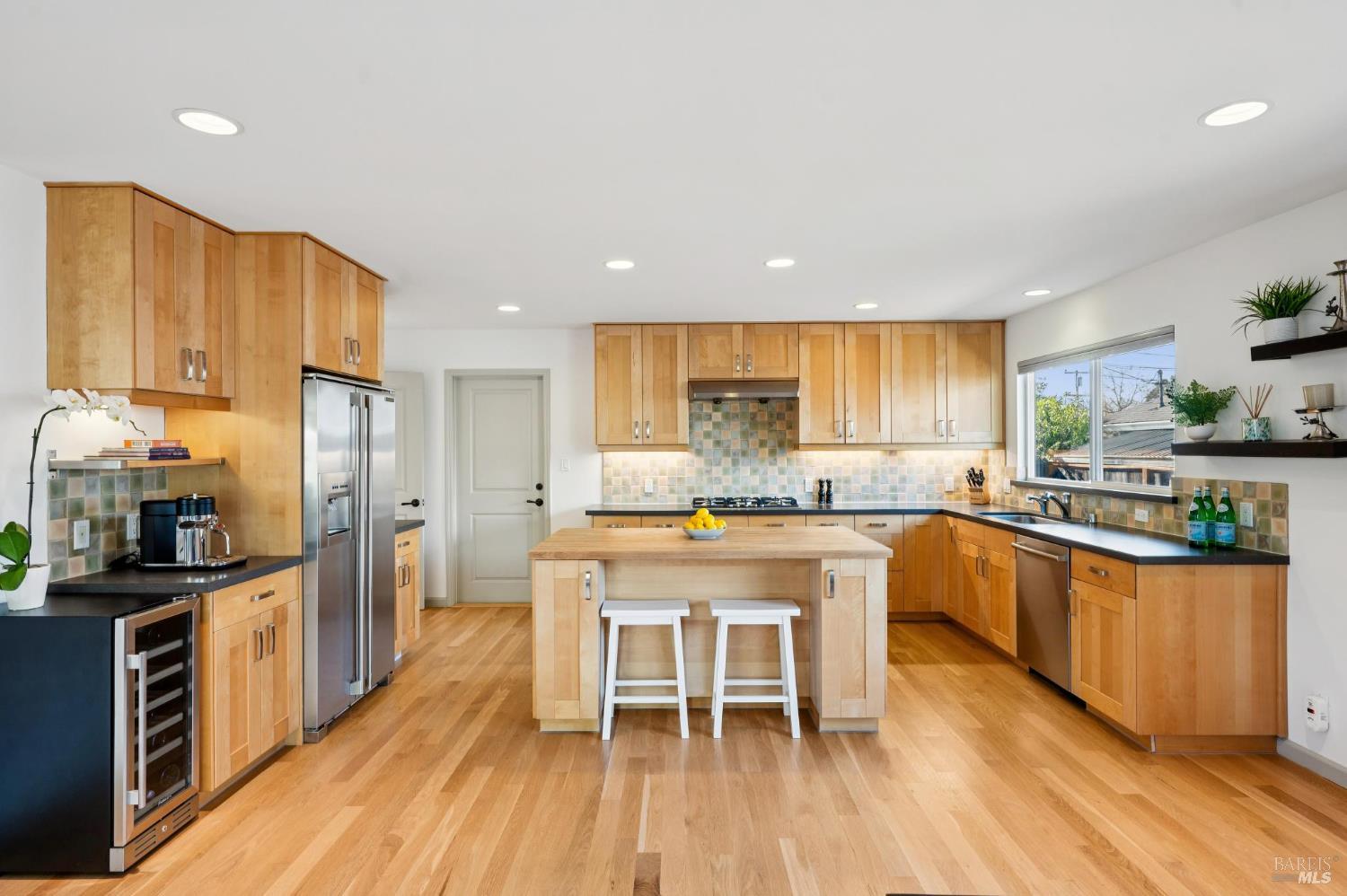 132 Lowell Avenue San Rafael, CA 94903 - Photo 11 of 25