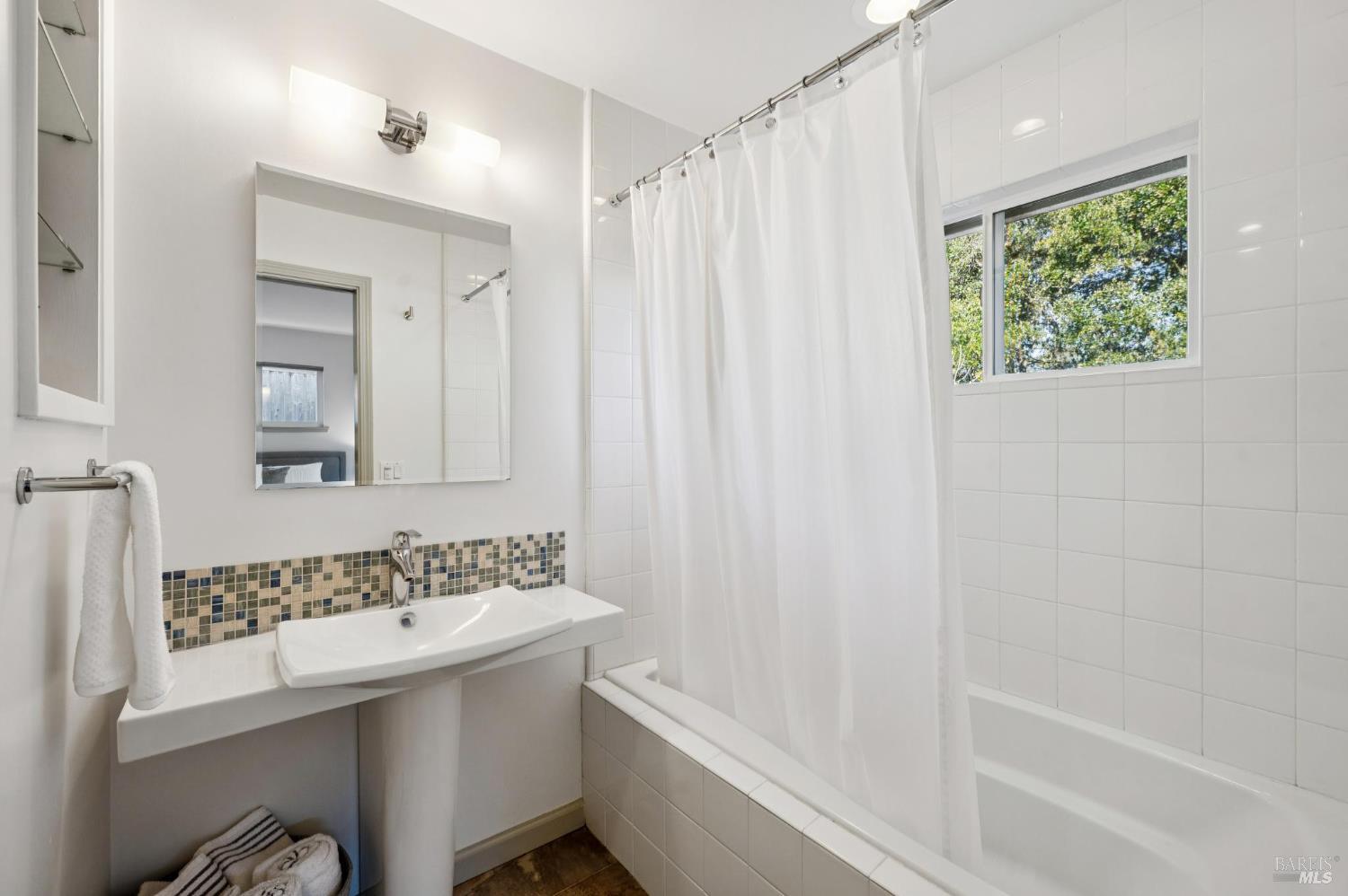 132 Lowell Avenue San Rafael, CA 94903 - Photo 15 of 25