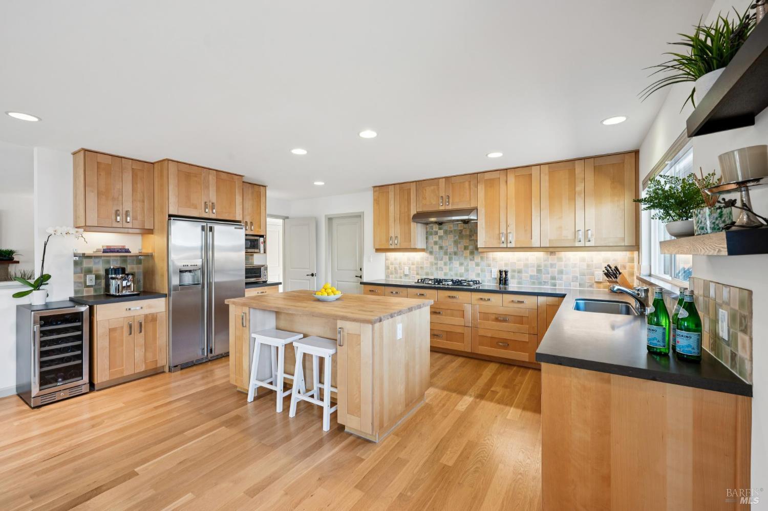 132 Lowell Avenue San Rafael, CA 94903 - Photo 3 of 25