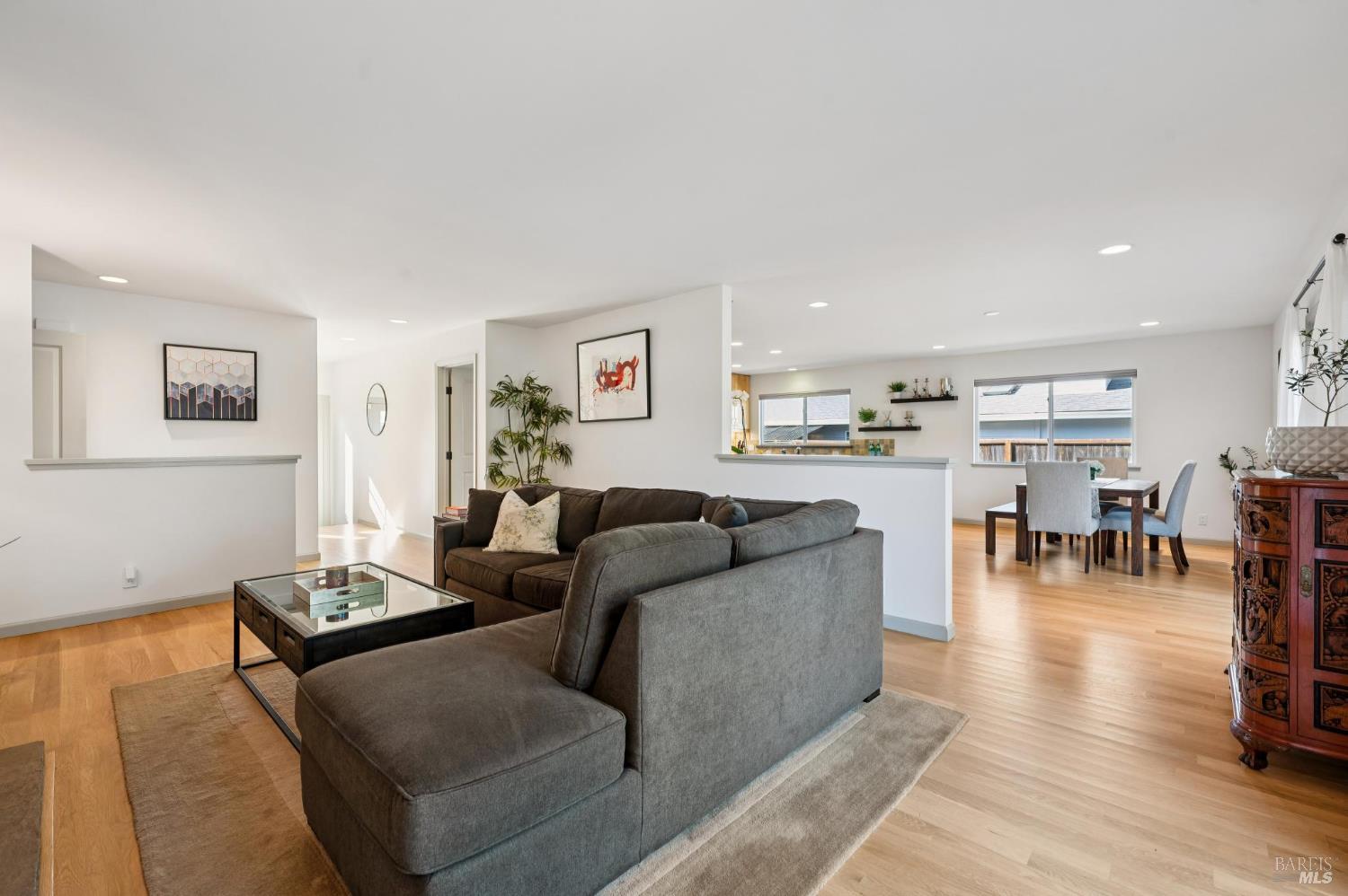 132 Lowell Avenue San Rafael, CA 94903 - Photo 6 of 25