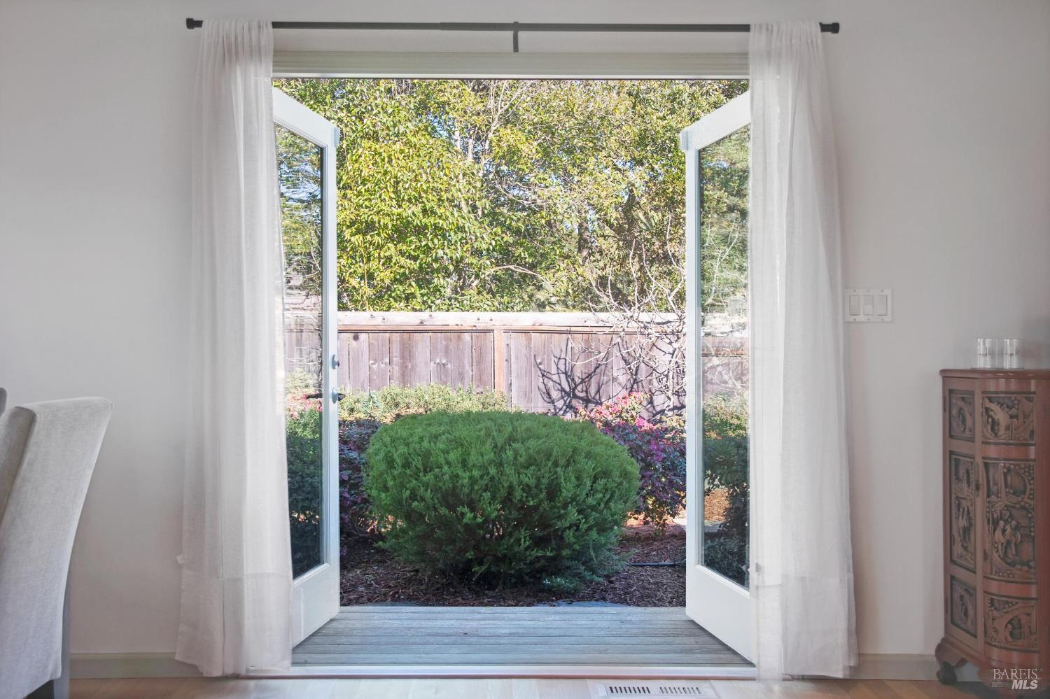 132 Lowell Avenue San Rafael, CA 94903 - Photo 9 of 25