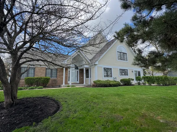 $620,000 | 820 Braeman Court, Libertyville, IL 60048