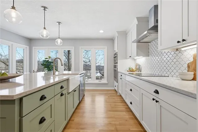 $949,900 | 9815 Overbrook Road, Leawood, KS 66206