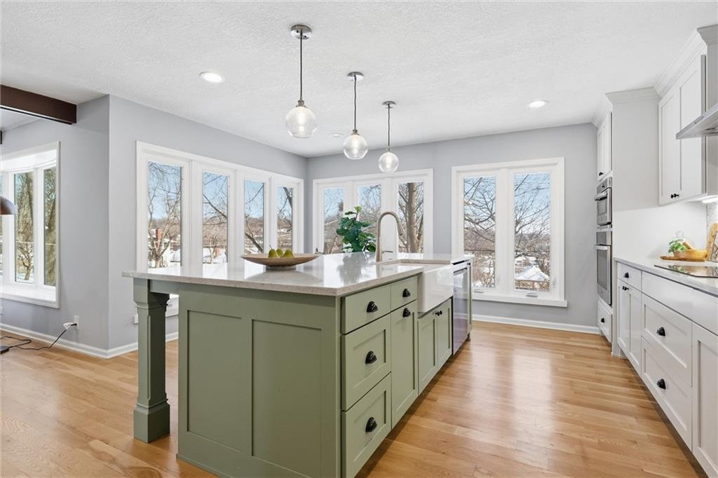 9815 Overbrook Road Leawood, KS 66206 - Photo 17 of 56