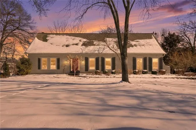$949,900 | 9815 Overbrook Road, Leawood, KS 66206