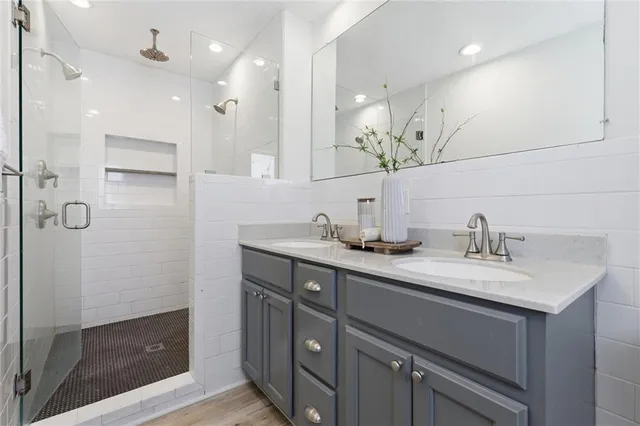 $949,900 | 9815 Overbrook Road, Leawood, KS 66206