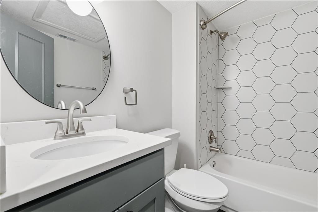 9815 Overbrook Road Leawood, KS 66206 - Photo 33 of 56