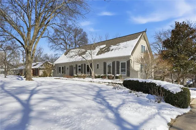 $949,900 | 9815 Overbrook Road, Leawood, KS 66206