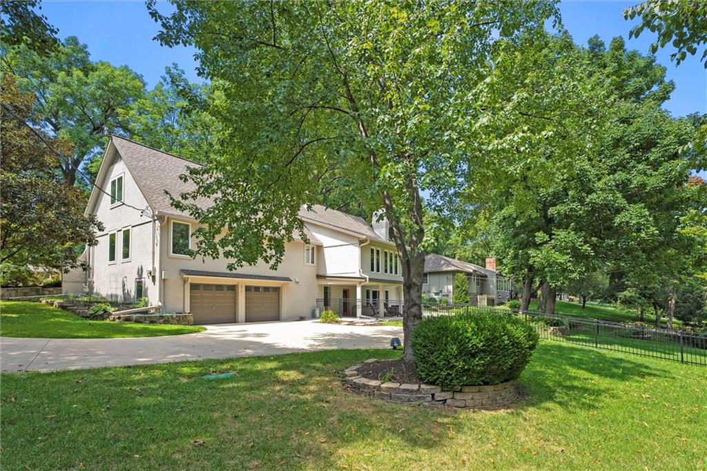 9815 Overbrook Road Leawood, KS 66206 - Photo 44 of 56