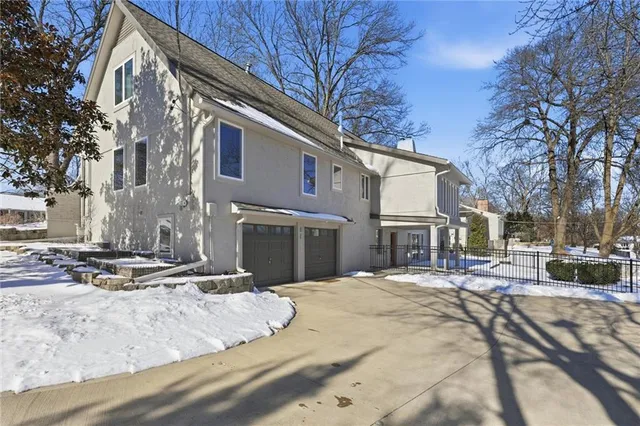 $949,900 | 9815 Overbrook Road, Leawood, KS 66206