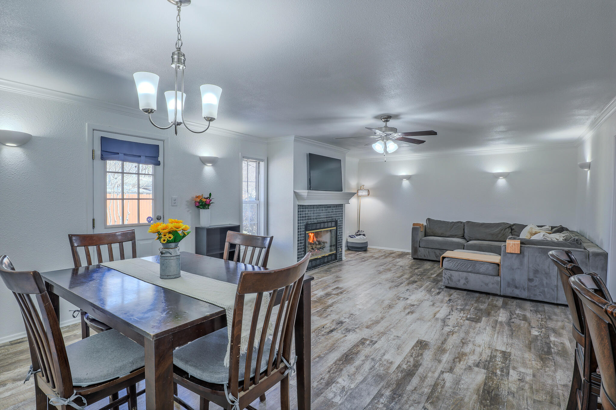 3108 46th Street Lubbock, TX 79413 - Photo 13 of 28 Living/Dining Room
