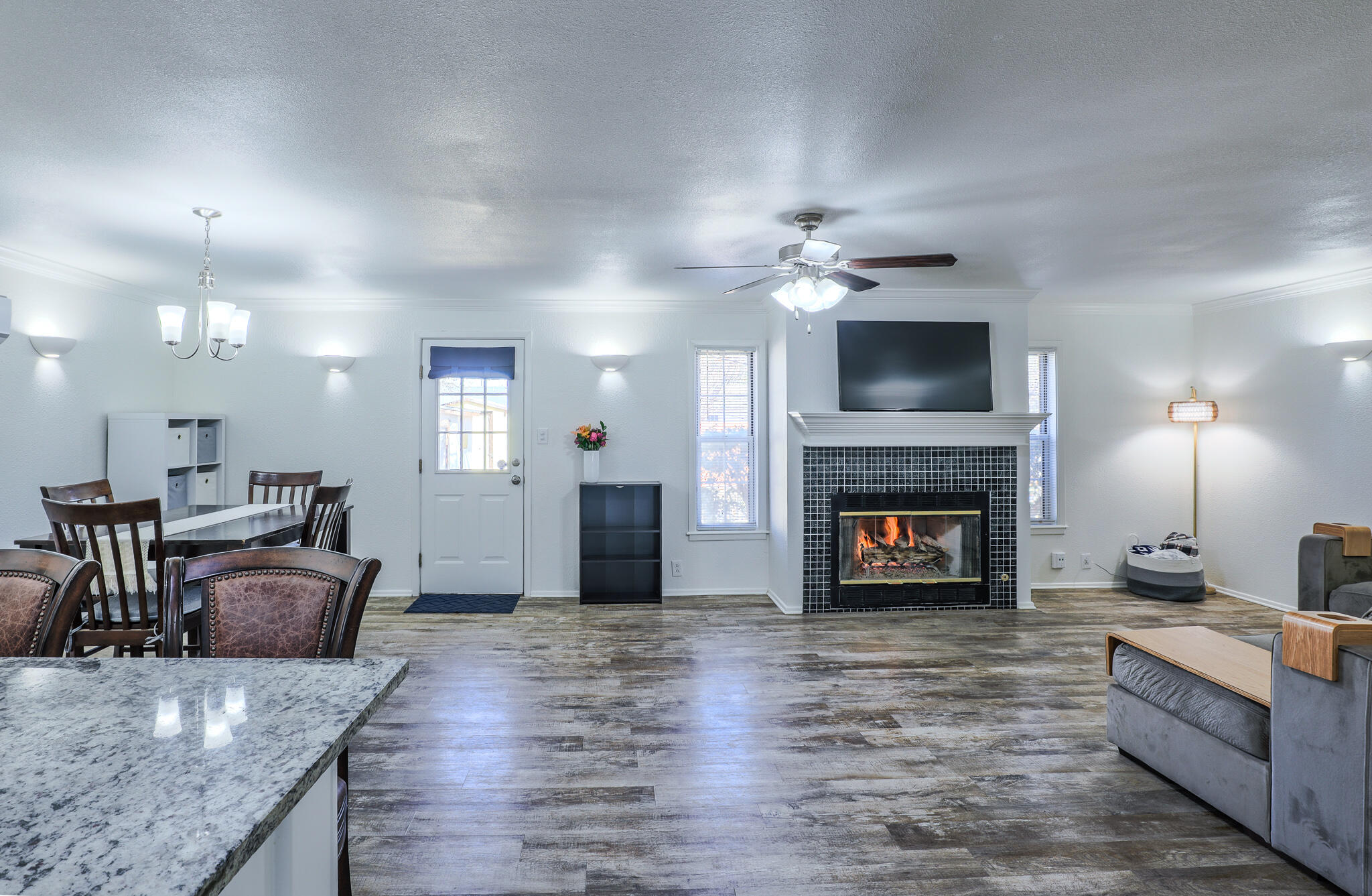 3108 46th Street Lubbock, TX 79413 - Photo 8 of 28 Living/Dining Room