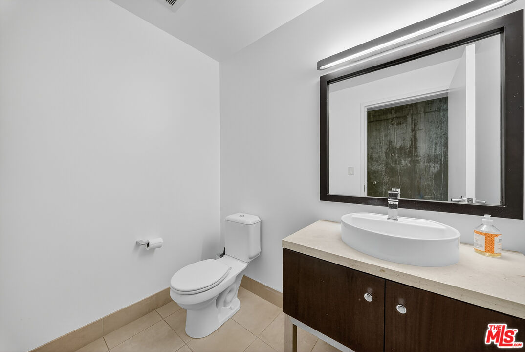 1100 South Hope Street, Unit 1501 Los Angeles, CA 90015 - Photo 17 of 63 a bathroom with a sink and a mirror