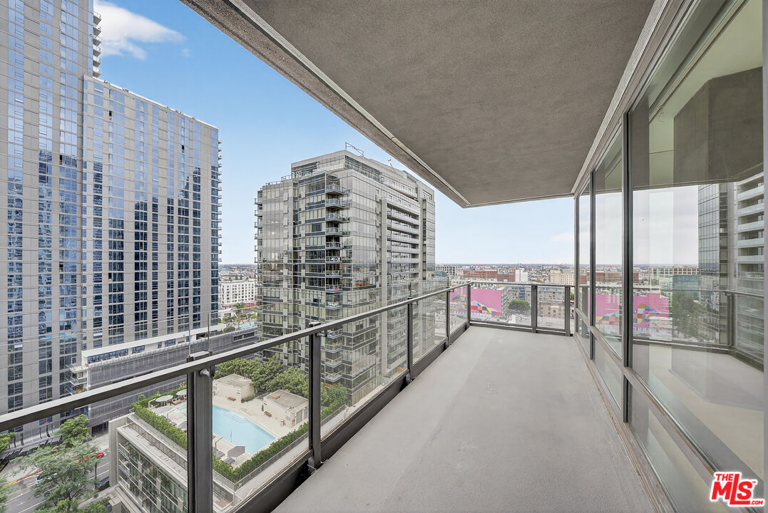 1100 South Hope Street, Unit 1501 Los Angeles, CA 90015 - Photo 39 of 63 a view of balcony with city view