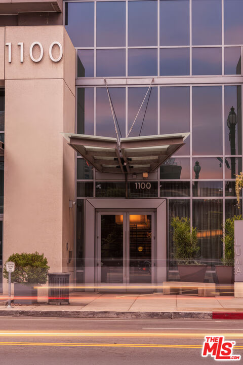 1100 South Hope Street, Unit 1501 Los Angeles, CA 90015 - Photo 6 of 63 a view of a entryway of a building