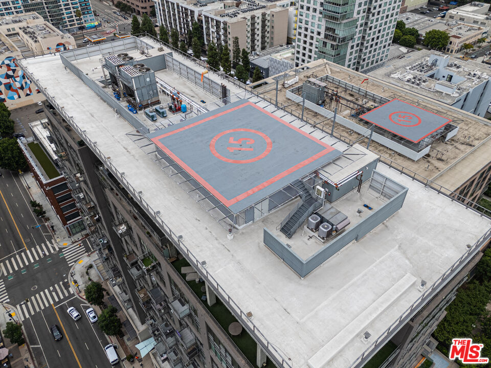 1100 South Hope Street, Unit 1501 Los Angeles, CA 90015 - Photo 10 of 63 a view of a couch in the balcony