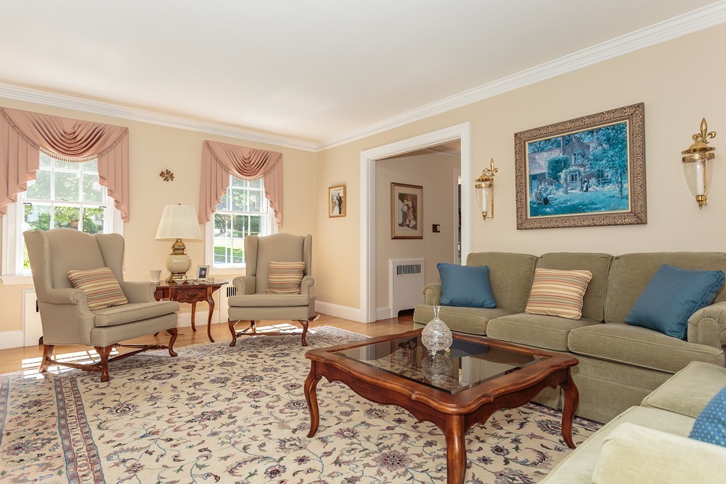 27 Elizabeth Road Belmont, MA 02478 - Photo 5 of 20 Gallery Image 5