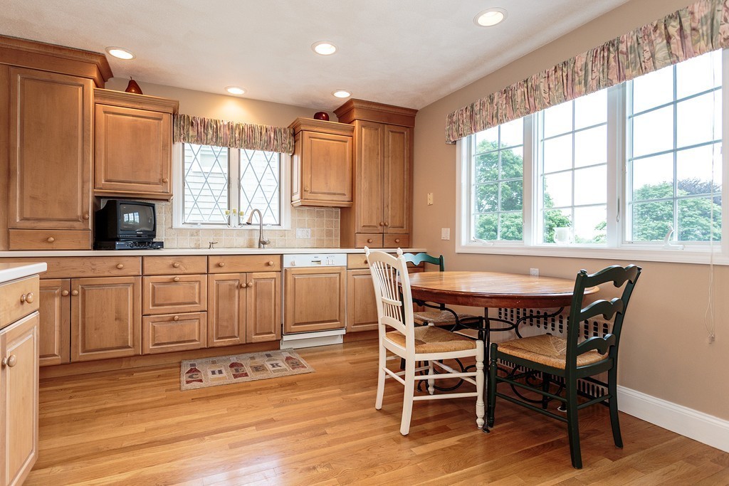 27 Elizabeth Road Belmont, MA 02478 - Photo 8 of 20 Gallery Image 8