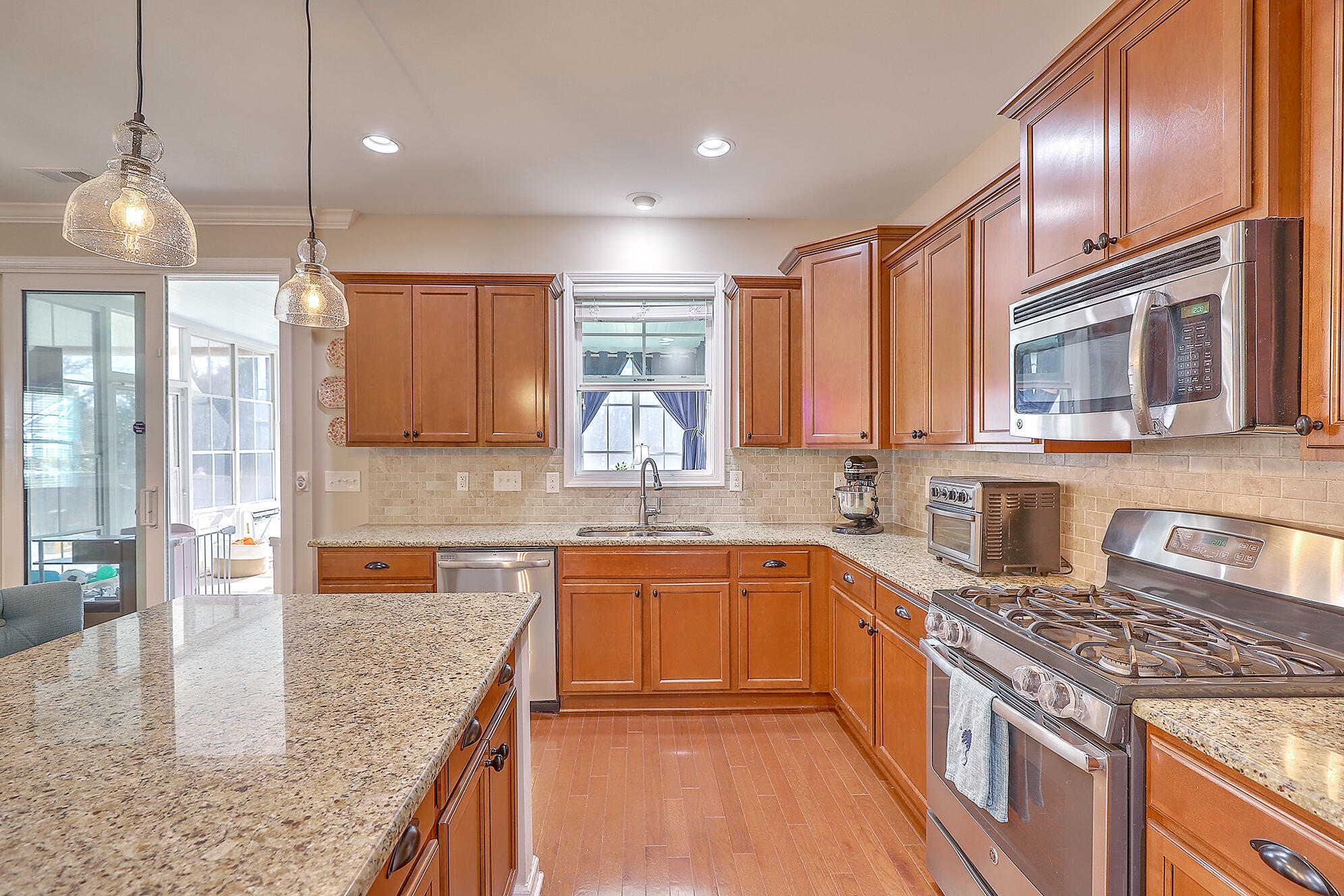 1041 Harbortowne Road Charleston, SC 29412 - Photo 13 of 43 IMG_3571_2_3_4_5_6_7