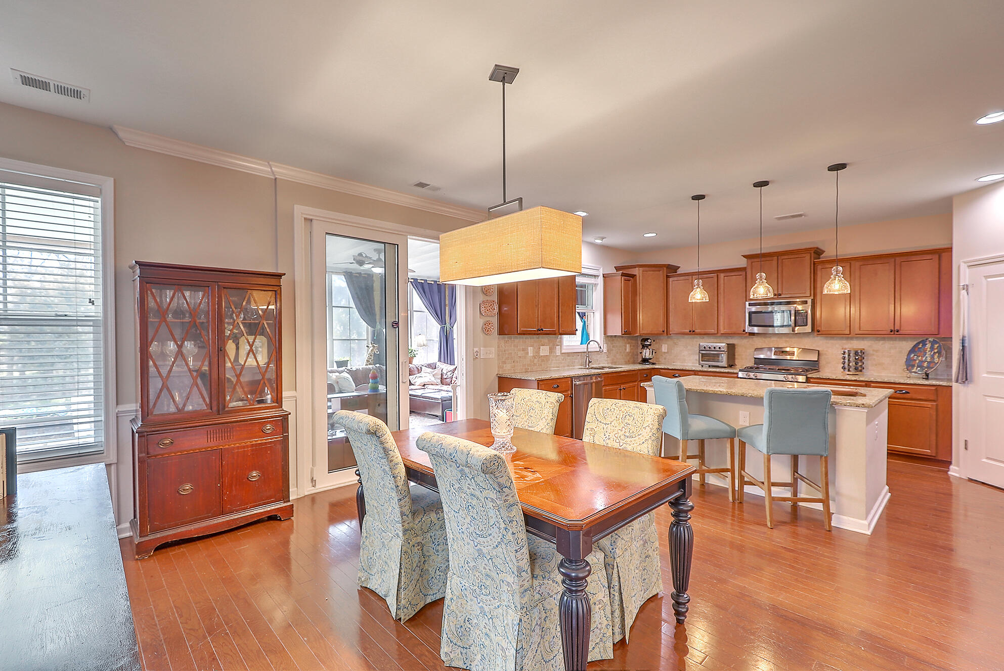 1041 Harbortowne Road Charleston, SC 29412 - Photo 8 of 43 IMG_3529_30_31_32_33_34_35