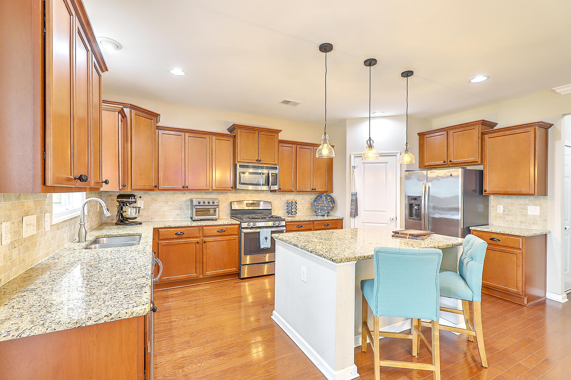 1041 Harbortowne Road Charleston, SC 29412 - Photo 10 of 43 IMG_3550_1_2_3_4_5_6