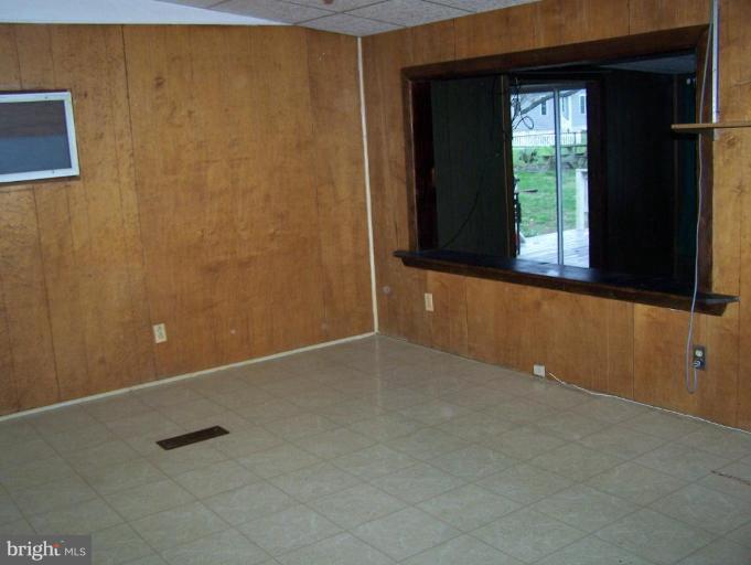 255 Swaggers Point Road Solomons, MD 20688 - Photo 11 of 15 Dining Area
