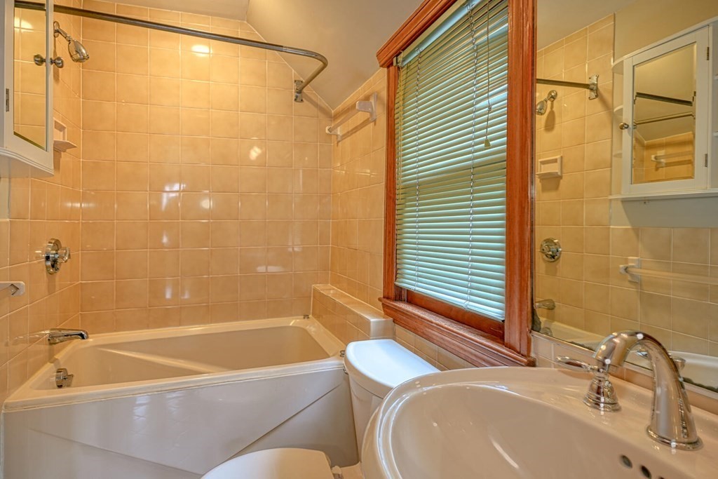 11 Knowles Road, Unit 11 Watertown, MA 02472 - Photo 14 of 28 Gallery Image 14