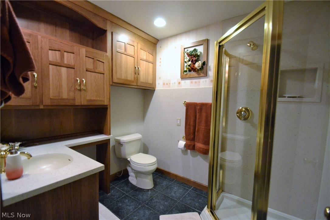2737 Glenmont Road Northwest Canton, OH 44708 - Photo 21 of 33 Second full bath