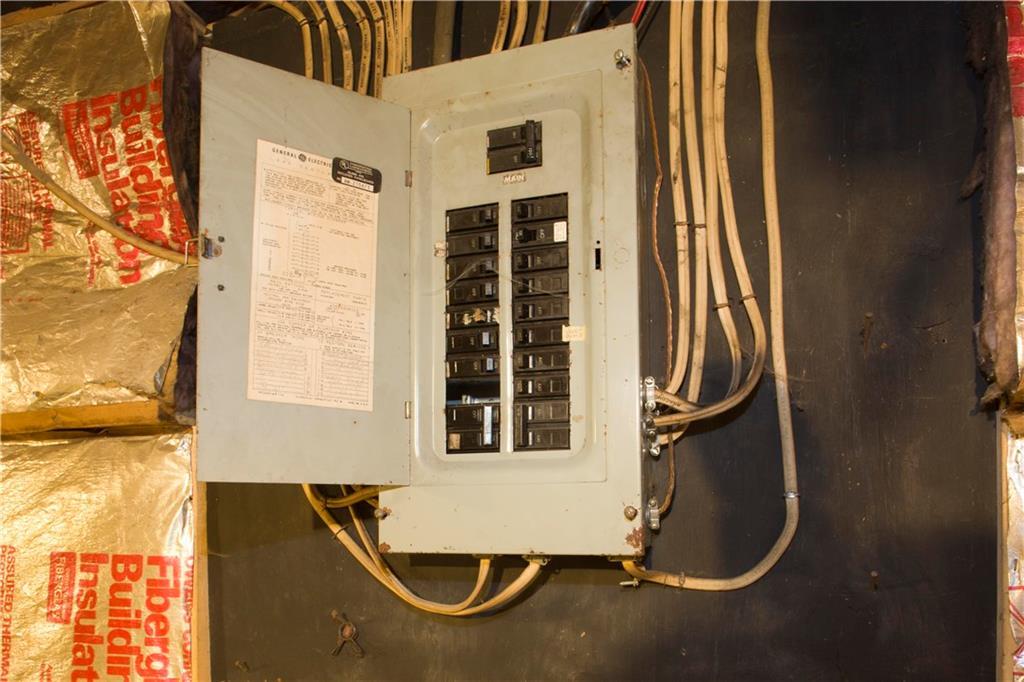 231 Lakeview Road Glenburn, ME 04401 - Photo 25 of 32 100 amps circuit breaker box