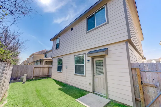 a view front of house with a yard