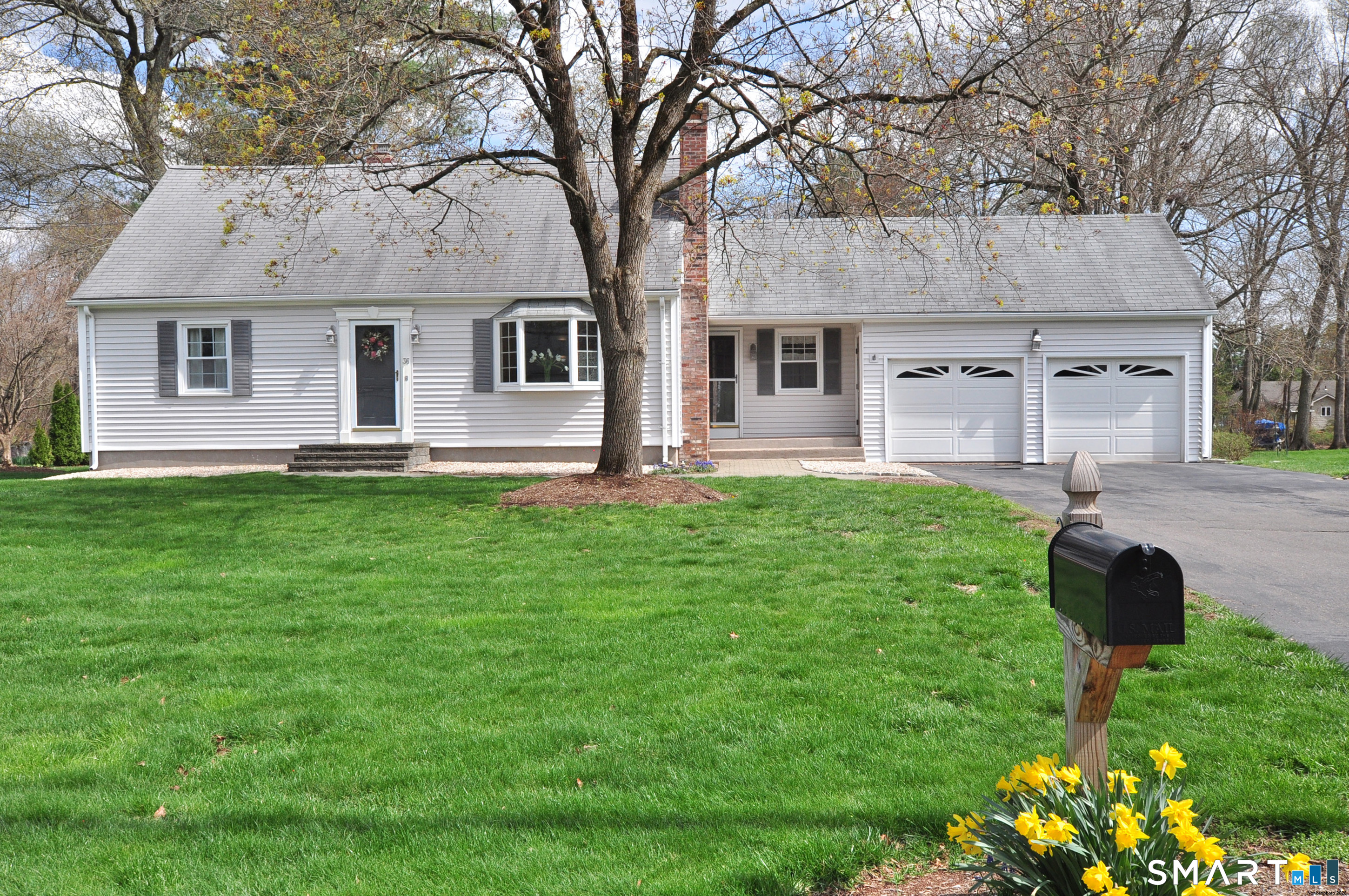 a front view of house with yard