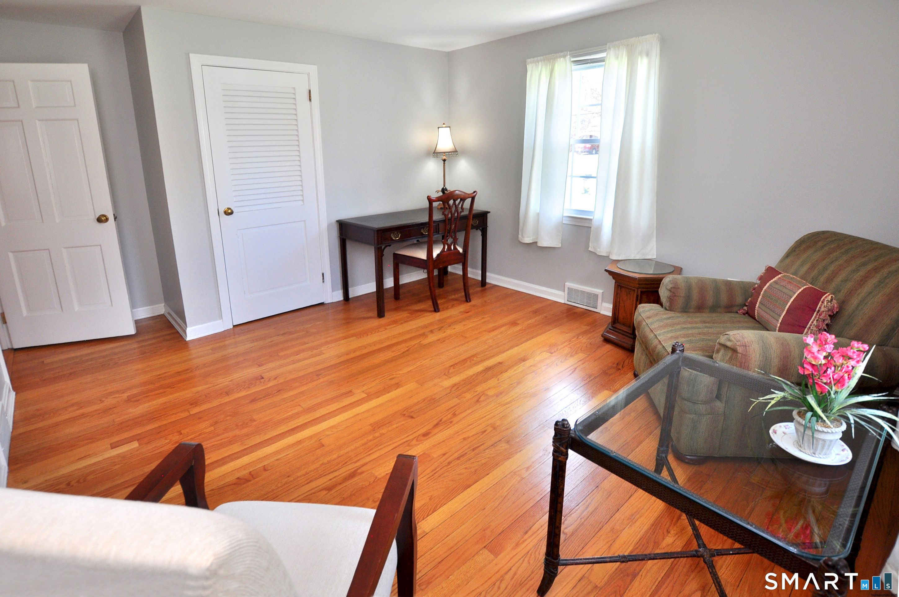 36 Pilgrim Drive Windsor, CT 06095 - Photo 22 of 33 a living room with furniture and wooden floor