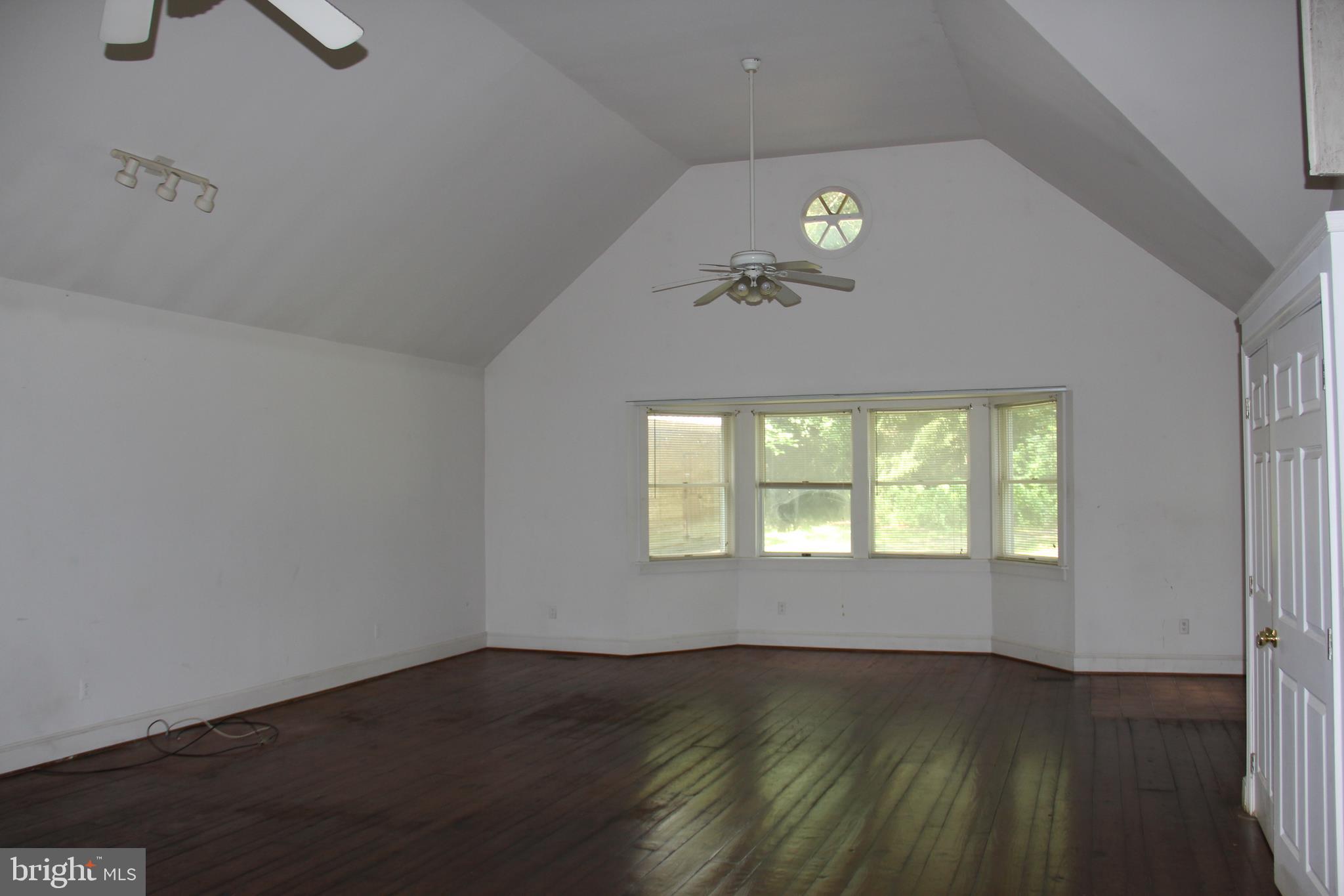 23757 Mill Pond Road Hollywood, MD 20636 - Photo 3 of 11 Livingroom