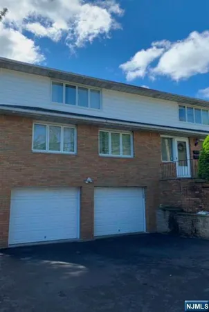 $3,390 | 1440 10th Street, Unit 1F, Fort Lee, NJ 07024