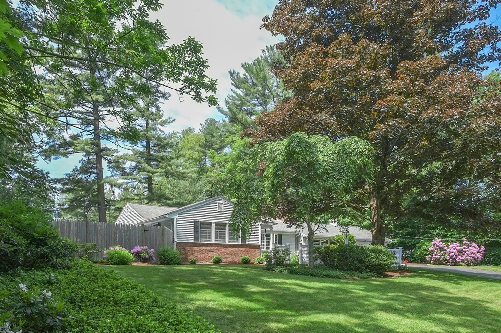 21 Davelin Road Wayland, MA 01778 - Photo 2 of 27 Gallery Image 2