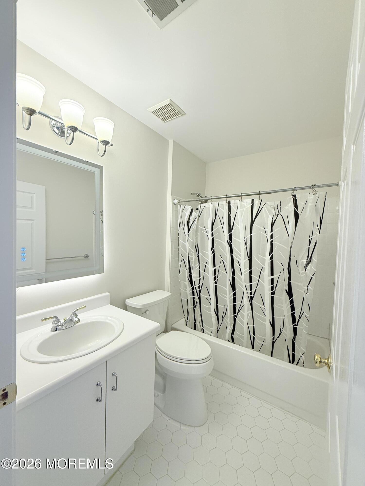 156 Setter Place Freehold, NJ 07728 - Photo 25 of 30 Second Floor common bathroom