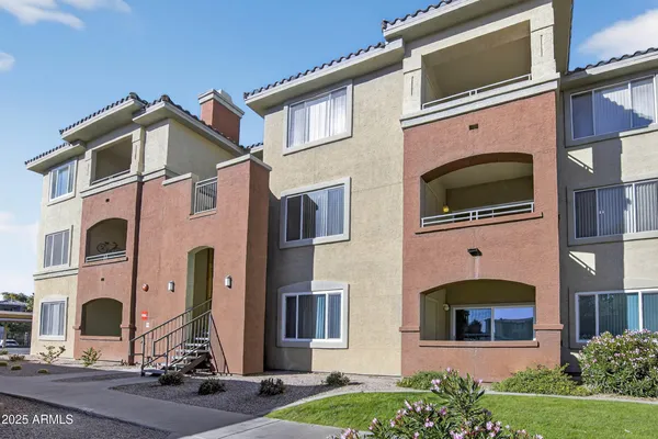 $1,400 | 5401 East Van Buren Street, Unit 2022, Phoenix, AZ 85008