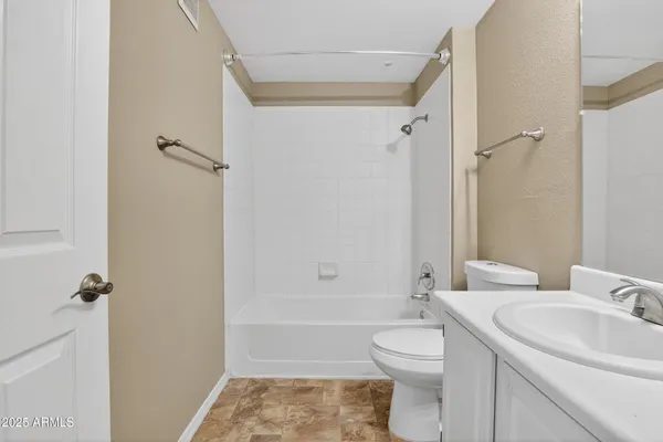 $1,400 | 5401 East Van Buren Street, Unit 2022, Phoenix, AZ 85008