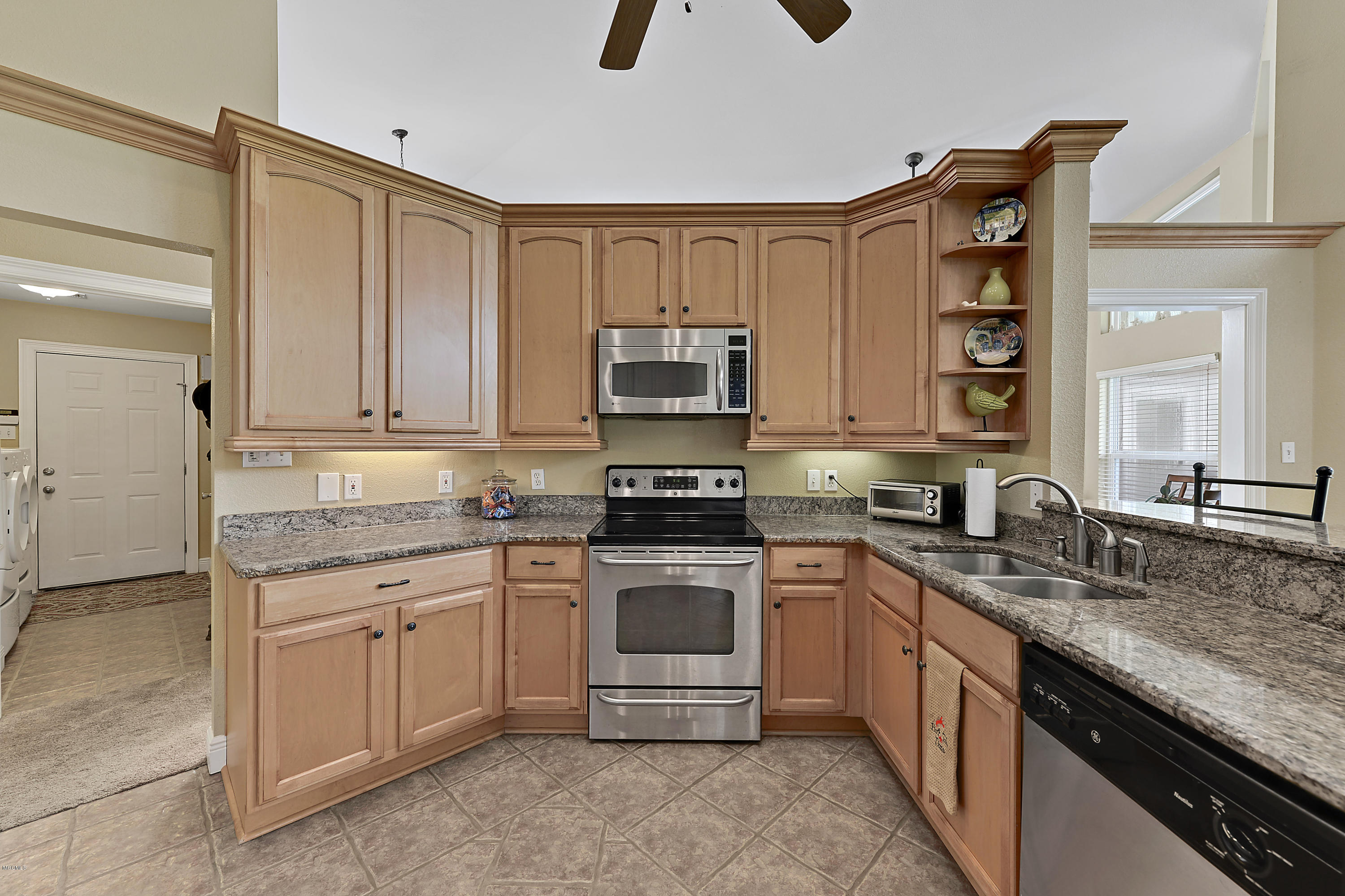 10227 Belle Vue Road D'Iberville, MS 39540 - Photo 12 of 25 Kitchen