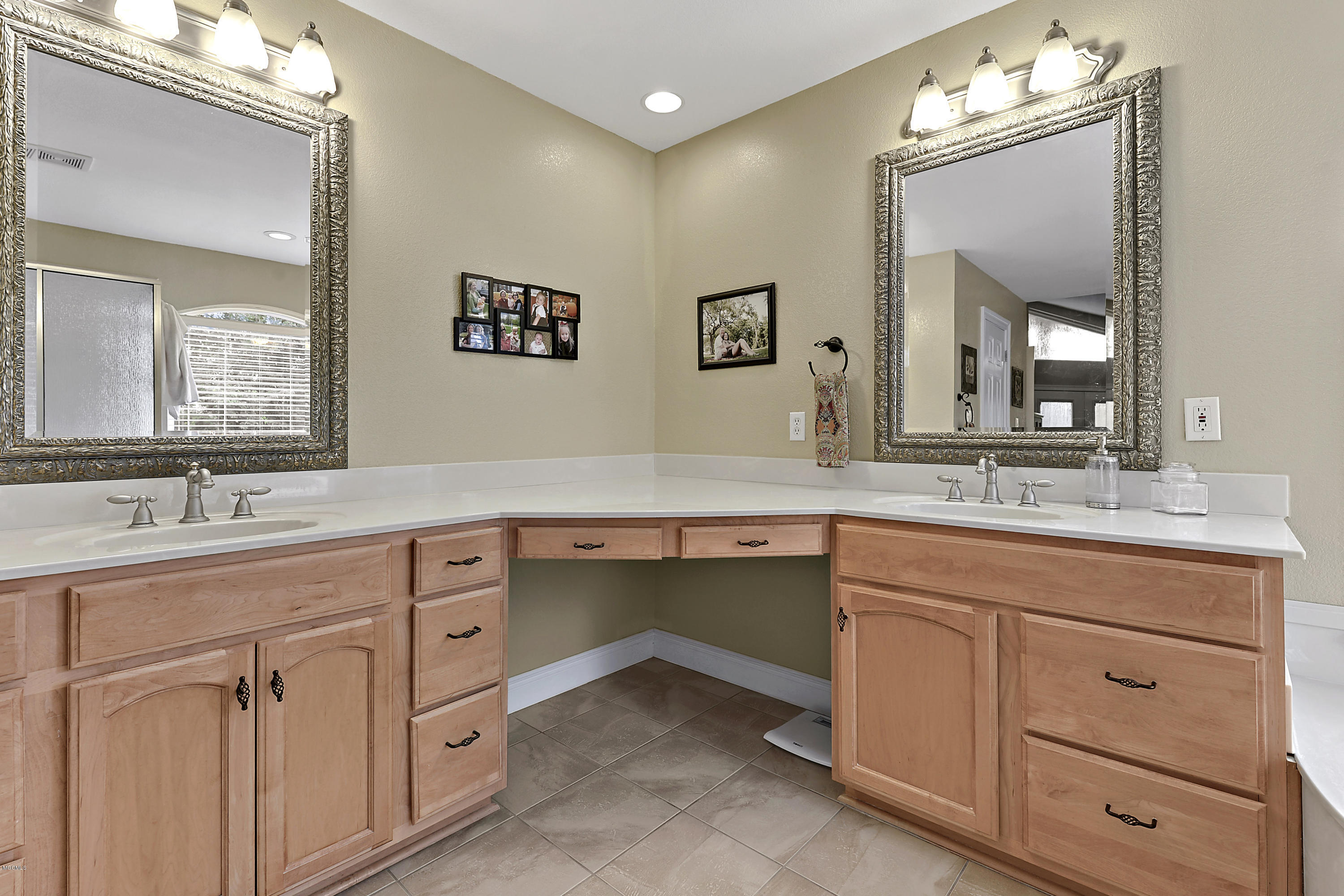 10227 Belle Vue Road D'Iberville, MS 39540 - Photo 17 of 25 Master Suite
